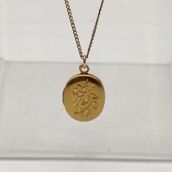 Vintage Etched Gold Filled Locket Pendant Necklace - Picture 6 of 8